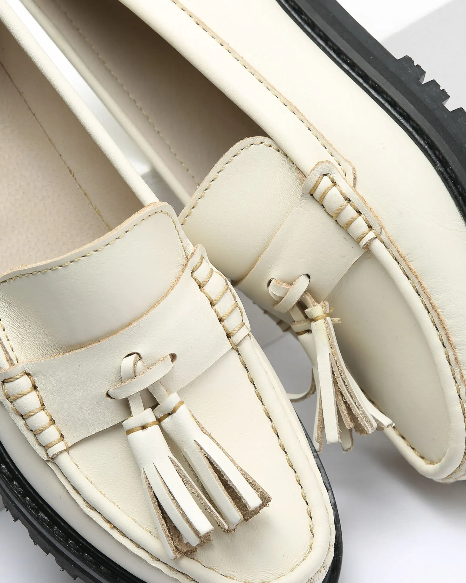 Moccasin 141 Ivory