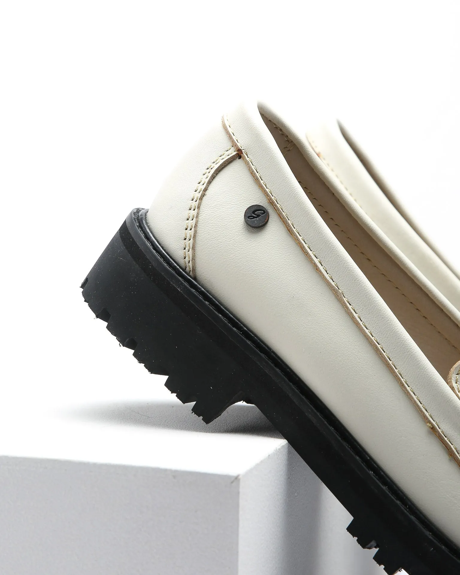 Moccasin 141 Ivory